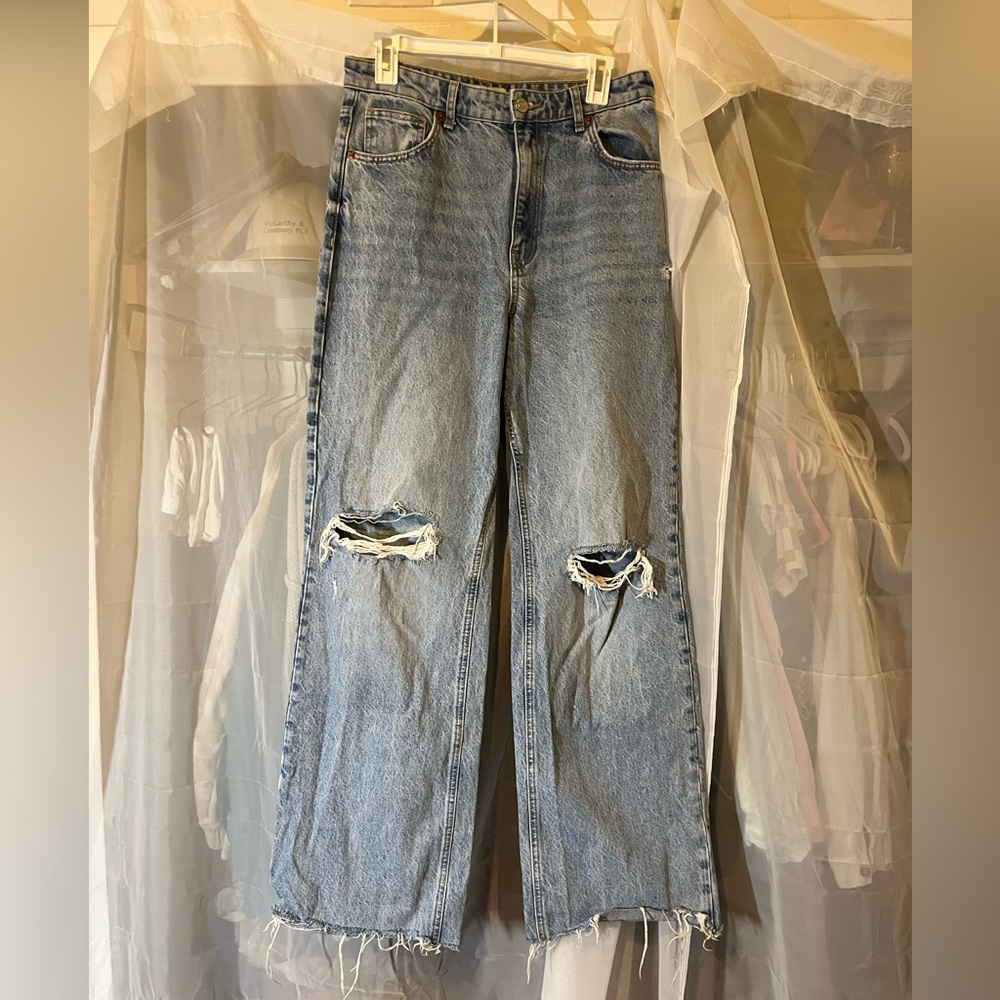 Zara distressed, light wash wide leg jeans size 8
